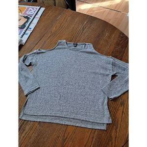 Medium Rue21 Grey Cold Shoulder Long Sleeve Knit Sweaters Top Shirt Pullover